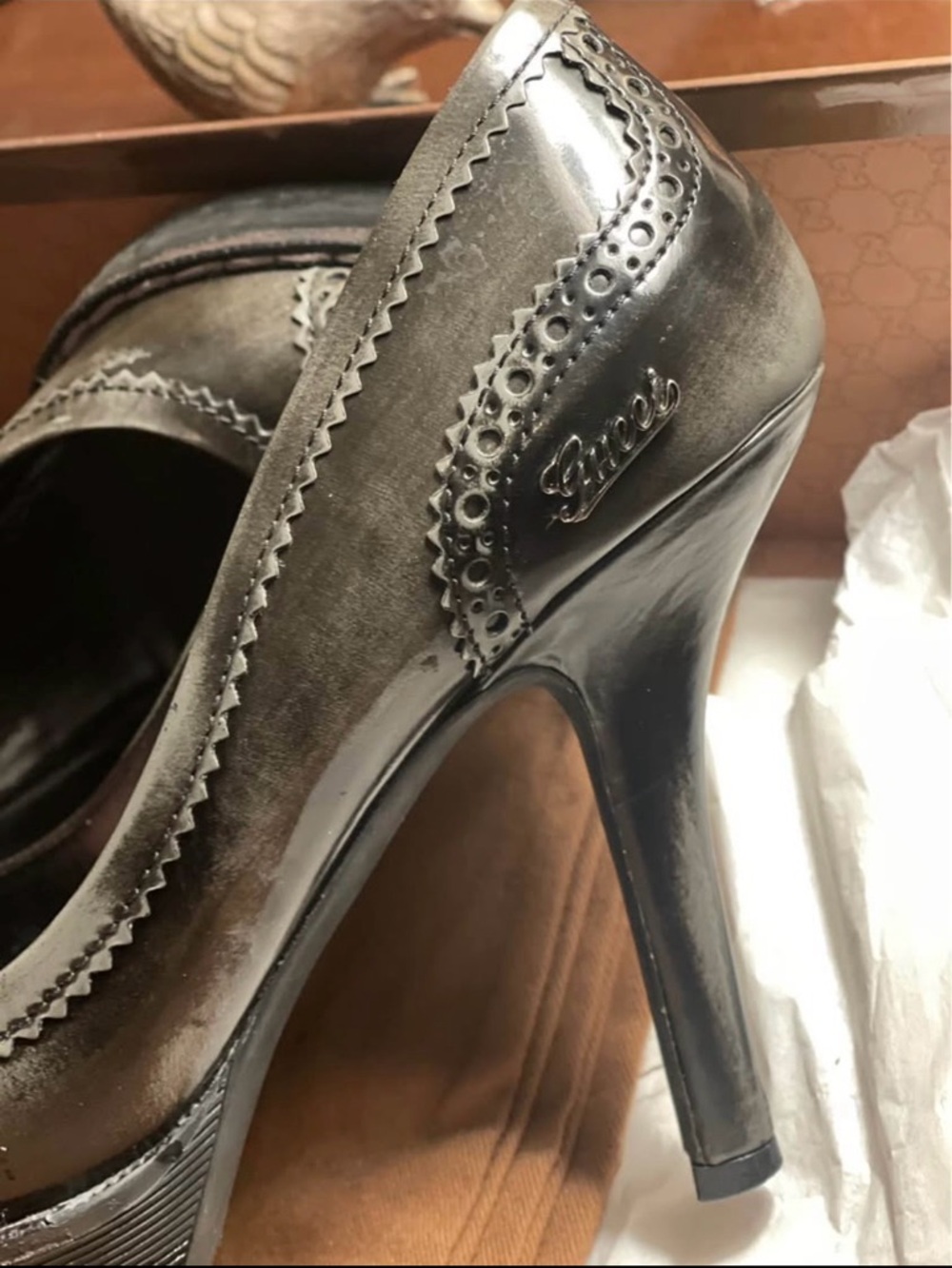 Gucci Black Leather Scalloped Heel Pumps - Picture 2 of 10